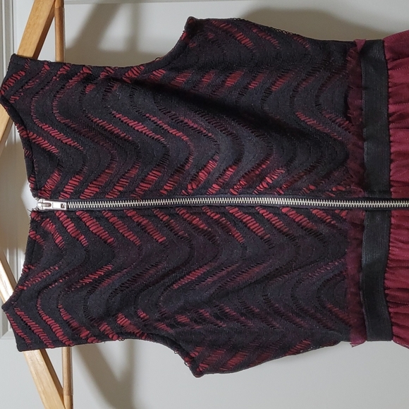Burgundy dress with black design on the top art of the dress. Size Small - Picture 6 of 9